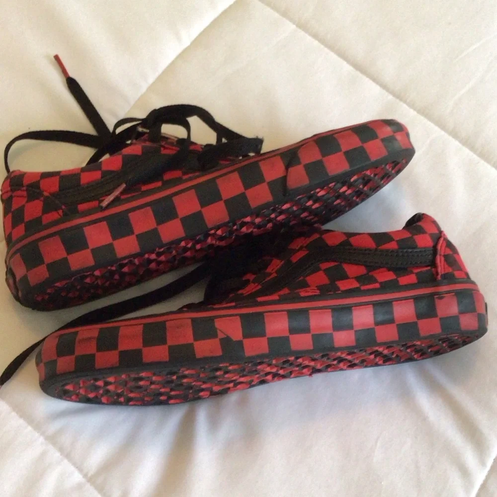 Vans - Red and Black Unisex checkerboard Sneakers - Picture 2 of 9